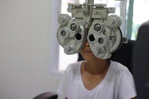 Kid eye test photo