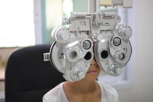 Kid eye test photo