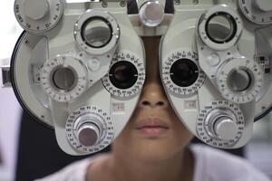 Kid eye test photo