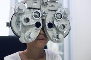 Kid eye test photo