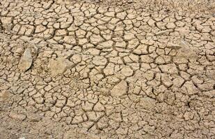 sequía con agrietamiento y seco barro pisos foto