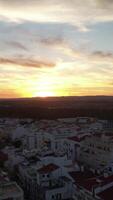 Vertikale Video Stadt und Strand von monte gordo im Algarve Portugal