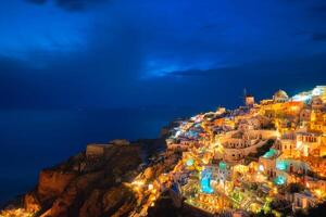famoso griego turista destino oia en noche, Grecia foto