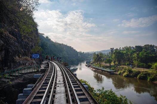 kanchanaburi.tailandia-16.01.2022 inconsciente personas a birmania ferrocarril a kanchanaburi.el birmania ferrocarril, además conocido como el muerte ferrocarril, , el Tailandia Birmania ferrocarril y similar nombres, es un 415 km foto