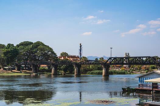 kanchanaburi.tailandia-16.01.2022 inconsciente personas a Kawi río puente a kanchanaburi.el kwai río puente estaba parte de el metro de ancho ferrocarril construido por el japonés durante mundo guerra dos foto