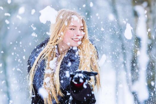 invierno joven adolescente niña retrato. belleza alegre modelo niña riendo y teniendo divertido en invierno parque. hermosa joven mujer al aire libre. disfrutando naturaleza, invierno foto
