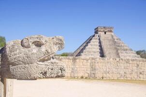 el kukulcan templo a Chichen itza foto