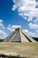 el kukulcan templo a Chichen itzá, preguntarse de el mundo foto