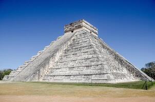 el kukulcan templo a Chichen itzá, preguntarse de el mundo foto