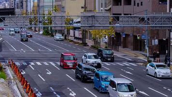 uma espaço de tempo do tráfego geléia às a ampla Avenida dentro Quioto video