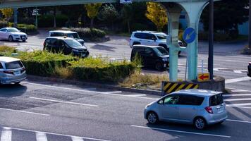 un' lasso di tempo di traffico marmellata a il grande attraversamento nel kyoto giorno panning video