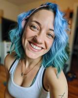 ai generado un mujer con azul y verde pelo sonriente felizmente foto