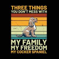 Tres cosas usted no lo hagas lío con mi familia mi libertad mi cocker spaniel perro retro camiseta diseño vector