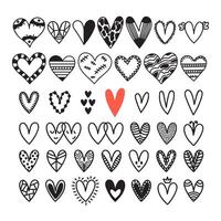 mano dibujado conjunto de corazones. bosquejo colección para Boda o San Valentín día diseño. linda garabatear elementos vector