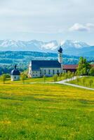 Iglesia de partiendo, irschenberg, Superior baviera, Alemania foto