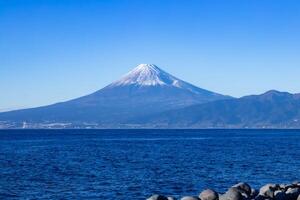 Monte Fuji cerca suruga costa en shizuoka amplio Disparo foto