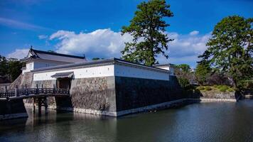 uma espaço de tempo do nuvem às a portão do odawara castelo dentro Kanagawa video