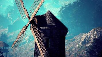 panoramico Visualizza di il vecchio mulino a vento di collioure video