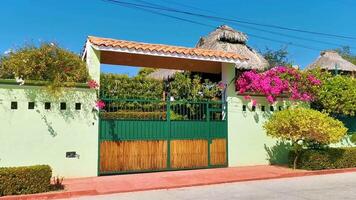 porto escondido Oaxaca México 2023 luxuoso lindo tropical moderno casas e residencial hotéis resorts México. video