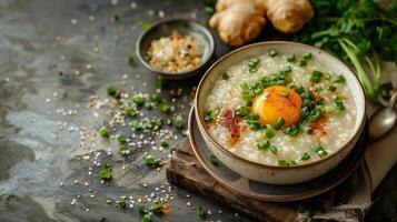 ai generado sabroso asiático estilo arroz gachas de avena congee con un suave hervido huevo, verde cebollas, y especias, servido en un cerámico bol, ideal para desayuno o un comodidad comida concepto foto