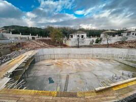 metal estructuras para el construcción de el Fundación para un de muchos pisos edificio foto