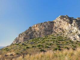 montaña al aire libre durante el día foto