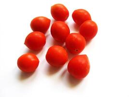 tomates sobre fondo blanco foto
