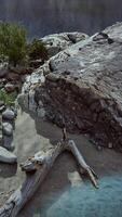 spiaggia atlantica e scogliere rocciose video