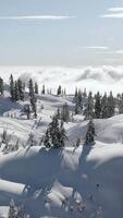 chuchotement vallées et majestueux pics video