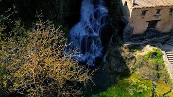 il maggior parte bellissimo villaggio nel Spagna orbaneja del castillo video