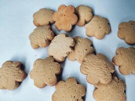 galletas flores aislado en un blanco antecedentes foto