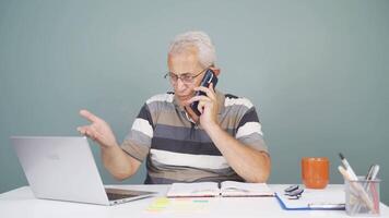 Man using laptop nervously talking on the phone. video