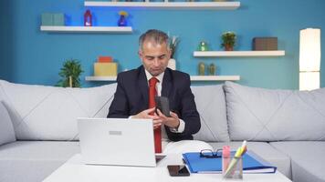 Home office worker man showing his empty wallet to the camera. video
