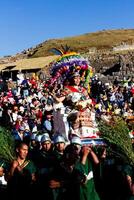 cusco, Perú, 2015 - Inti Raymi festival inca reina siendo llevado en por hombres sur America foto