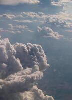 aéreo ver de cúmulo nubes y azul cielo foto