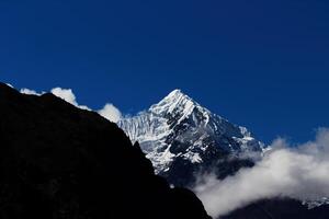 ver de montar victoria Perú sur America con nieve y azul cielo foto