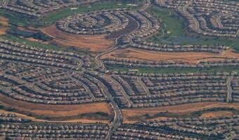 aéreo ver de suburbio casas con golf curso foto