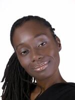 atractivo joven negro mujer inclinado cabeza retrato foto
