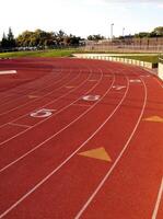 curva en corriendo pista a comunidad Universidad foto