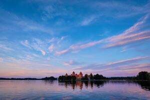 trakai isla castillo en lago galón, Lituania foto
