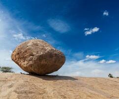 de krishna bola de mantequilla equilibrio gigante natural rock piedra, maha foto