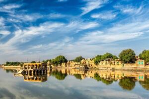 indio punto de referencia gadi sagar en Rajasthan foto