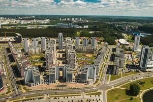 ver desde el altura de el nuevo distrito en el ciudad de minsk.arquitectura de el ciudad de minsk.a nuevo zona de el faro.belarus foto