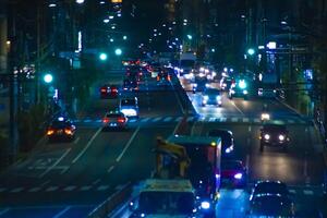 un noche tráfico mermelada a el céntrico calle en tokio largo Disparo foto