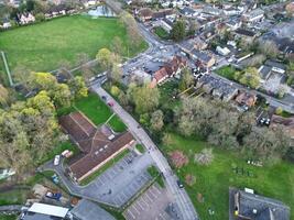 alto ángulo ver de campo de liebre pueblo Londres, puente ux, Inglaterra. unido Reino durante puesta de sol. abril tercero, 2024 foto