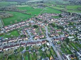 alto ángulo ver de campo de liebre pueblo Londres, puente ux, Inglaterra. unido Reino durante puesta de sol. abril tercero, 2024 foto