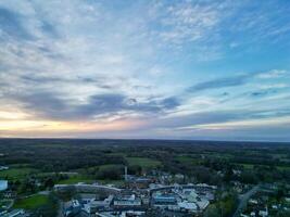 alto ángulo ver de campo de liebre pueblo Londres, puente ux, Inglaterra. unido Reino durante puesta de sol. abril tercero, 2024 foto