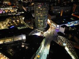 aéreo noche ver de iluminado ciudad centrar edificios de Birmingham central ciudad de Inglaterra unido Reino. marzo 30, 2024 foto