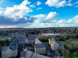 aéreo ver de central leighton zopilote pueblo de Inglaterra genial Bretaña. marzo 29, 2024 foto