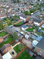 aéreo ver de residencial inmuebles a lutón ciudad de Inglaterra durante puesta de sol. unido Reino. marzo 17, 2024 foto